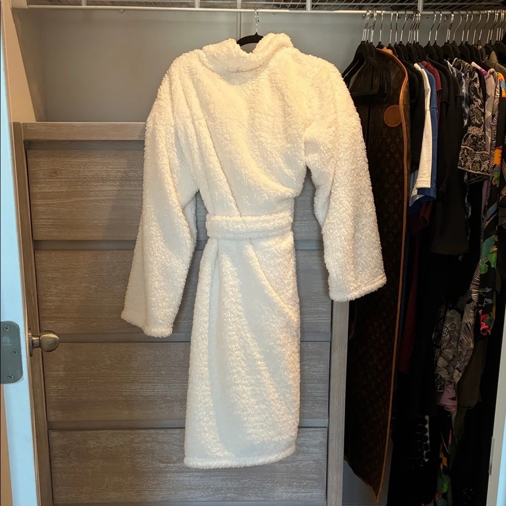 Pottery Barn White Fleece Robe - Picture 4 of 4